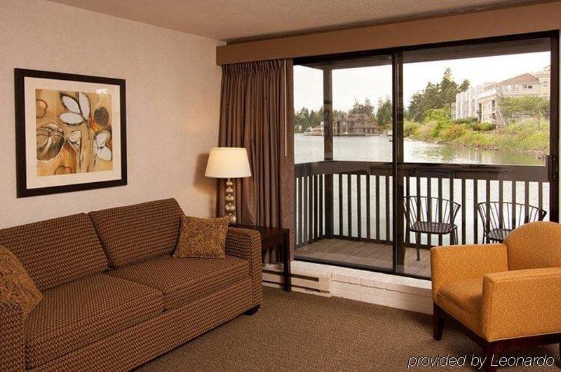 Lakeshore Inn เลคออสวีโก ภายนอก รูปภาพ
