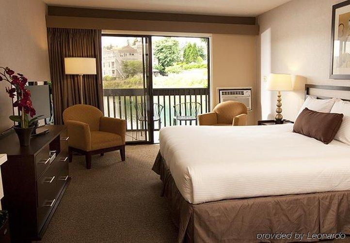 Lakeshore Inn เลคออสวีโก ภายนอก รูปภาพ